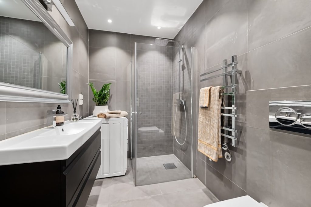 Photo bathroom remodel companies