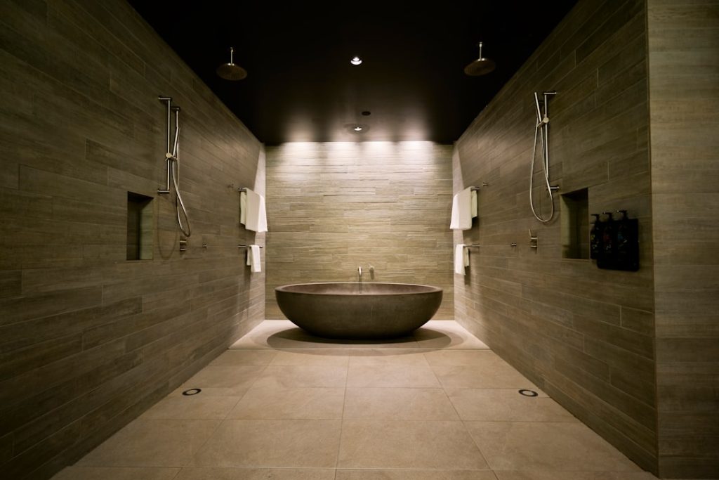 Photo bathtub walls