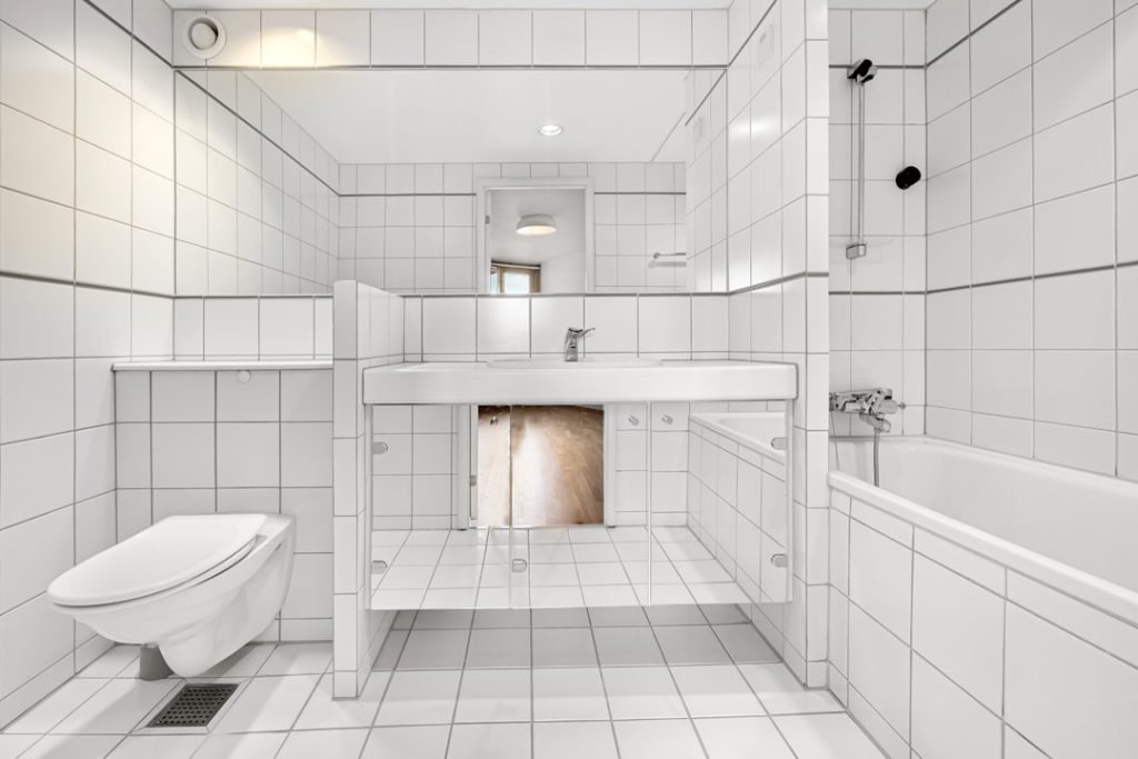 Photo bathroom redesign cost